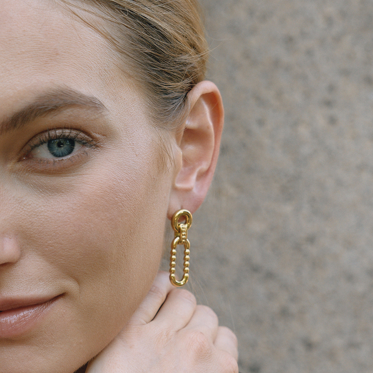 Pendientes de tuerca minimalistas de acero inoxidable con diseño geométrico y acabado chapado para mujer