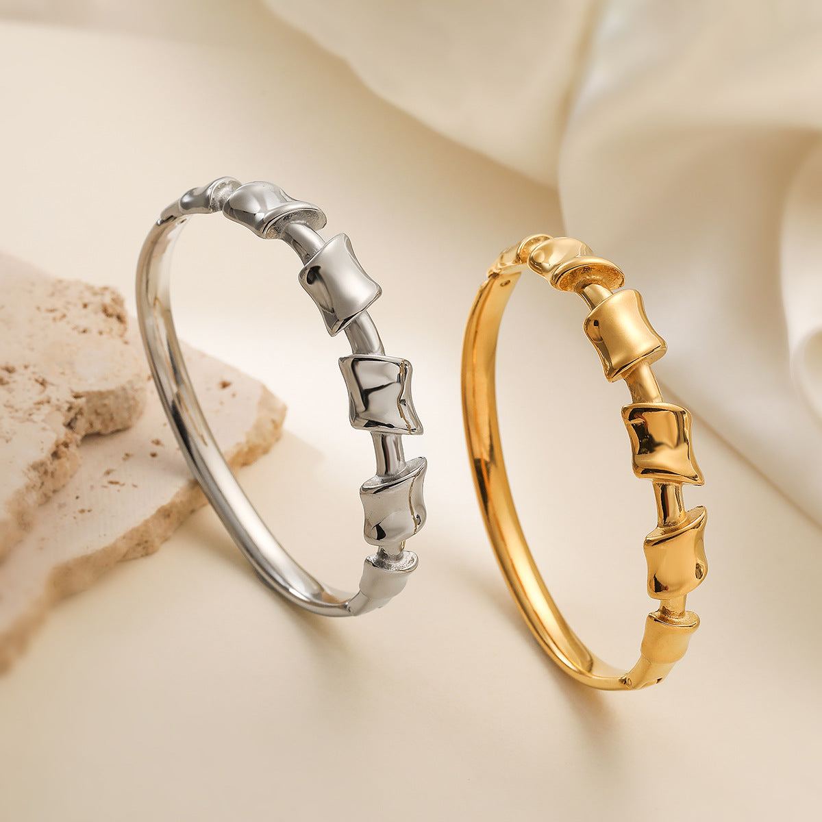 Bracciale da donna in acciaio inossidabile placcato oro 18K con forme geometriche irregolari e dal design minimalista