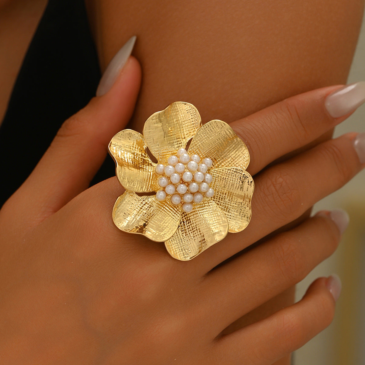 Anillo abierto minimalista de cobre con diseño floral geométrico e incrustaciones de perlas para mujer