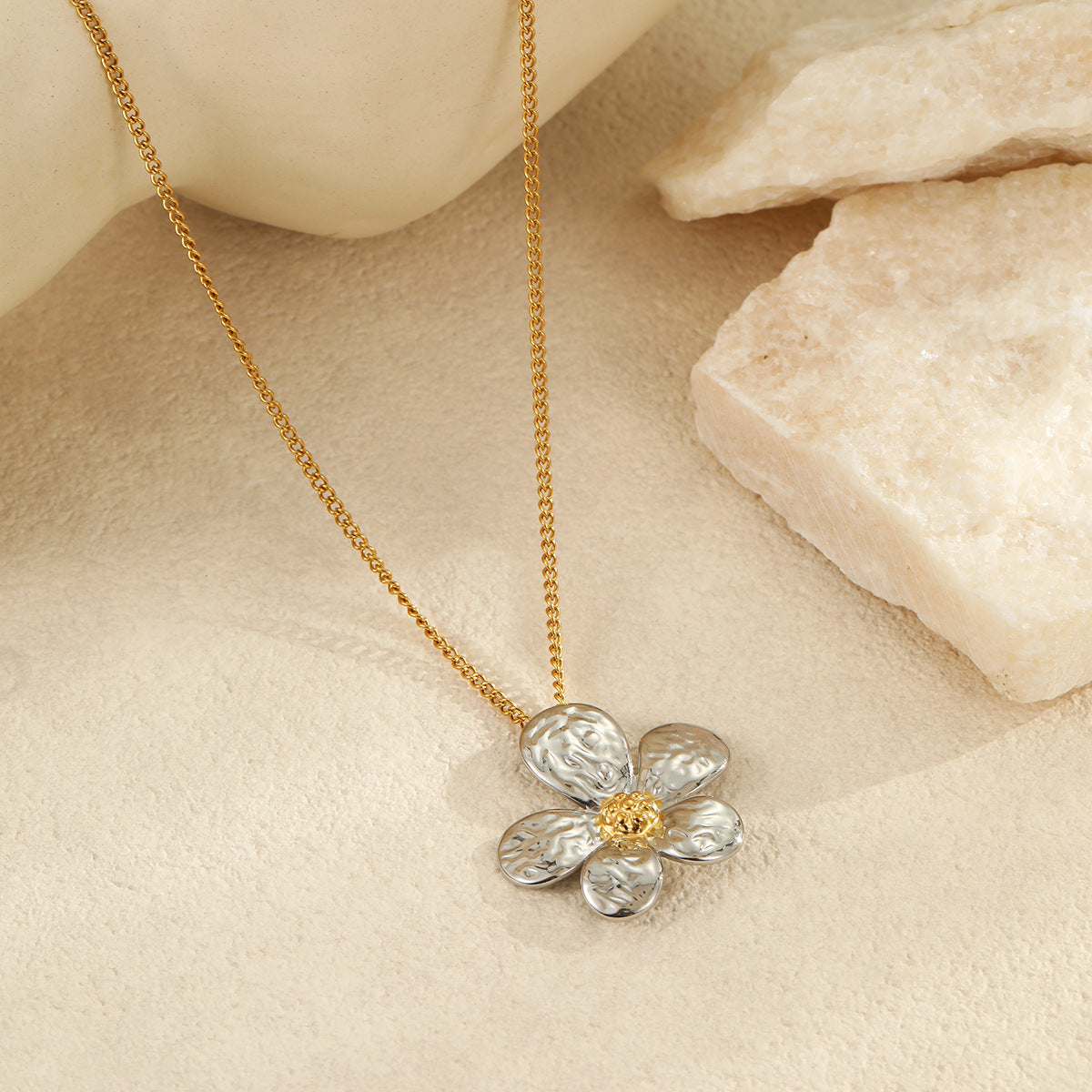 Collana pendente alla moda con motivi floreali e geometrici in acciaio inossidabile placcato oro 18K da donna