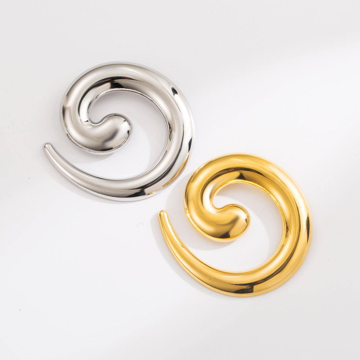 Broche de Serpiente Geométrica Minimalista de Acero Inoxidable con Acabado Chapado para Mujer