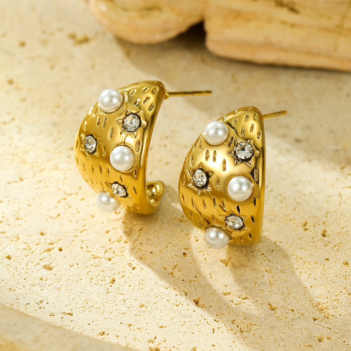Vintage-Style Geometric Pearl and Zirconia Stainless Steel Stud Earrings for Women with Plated Finish