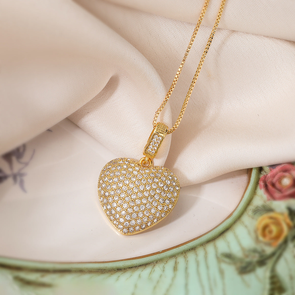 Minimalist Elegant 18K Gold Plated Brass Heart Cubic Zirconia Pendant Necklace for Women