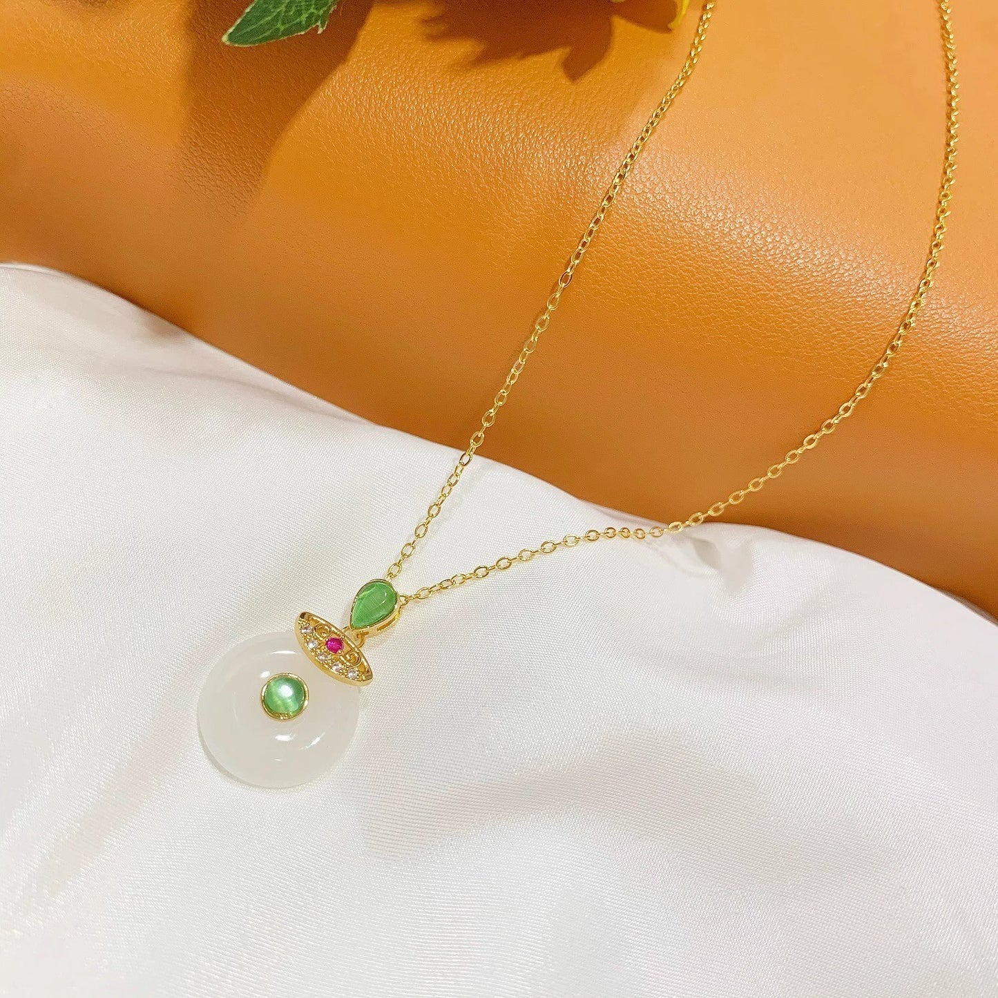 Collana con Ciondolo Occhio di Gatto Floreale Minimalista in Acciaio al Titanio con Finitura Placcata su Catena ad O per Donne e Uomini