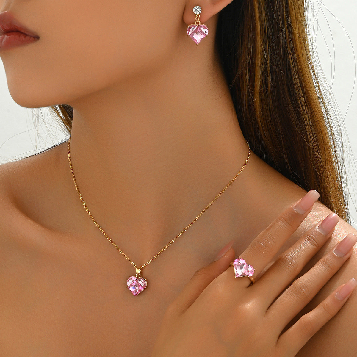 Conjunto de collar, pendientes y pulsera de cobre con circonitas incrustadas en forma de corazón para mujer