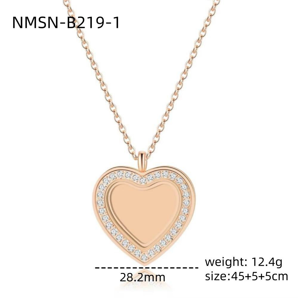 Collar minimalista de acero inoxidable chapado en oro de 18 quilates con barra de circonita cúbica en forma de corazón para mujer