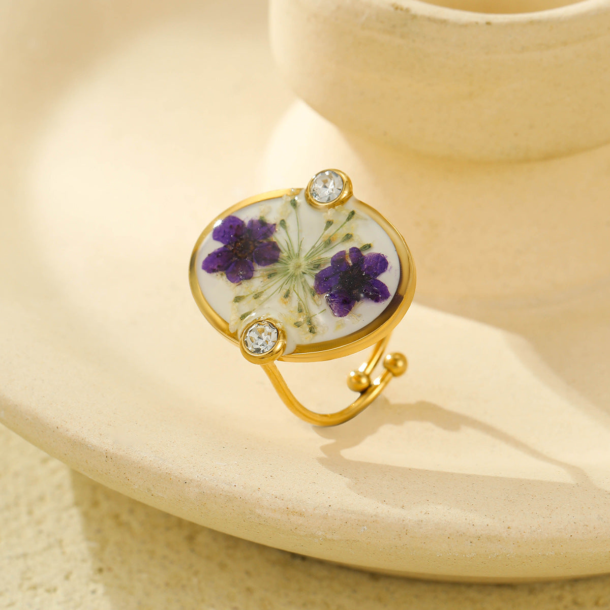 Anillo de Acero Inoxidable con Forma de Corazón a la Moda y Flor Seca Incrustada para Mujer, Baño de Oro, Joyería Chic Minimalista para Oficina