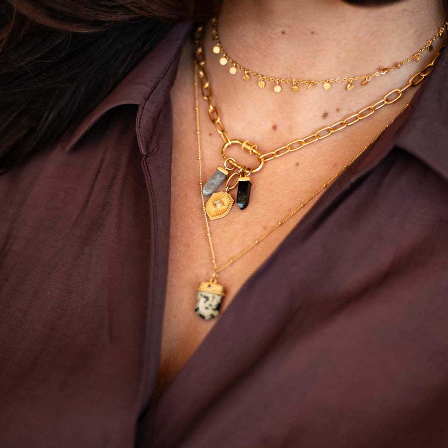 Cadena de bolas con barra colgante minimalista de acero inoxidable chapado en oro PVD con incrustaciones de circonita cúbica de sol, luna y estrella