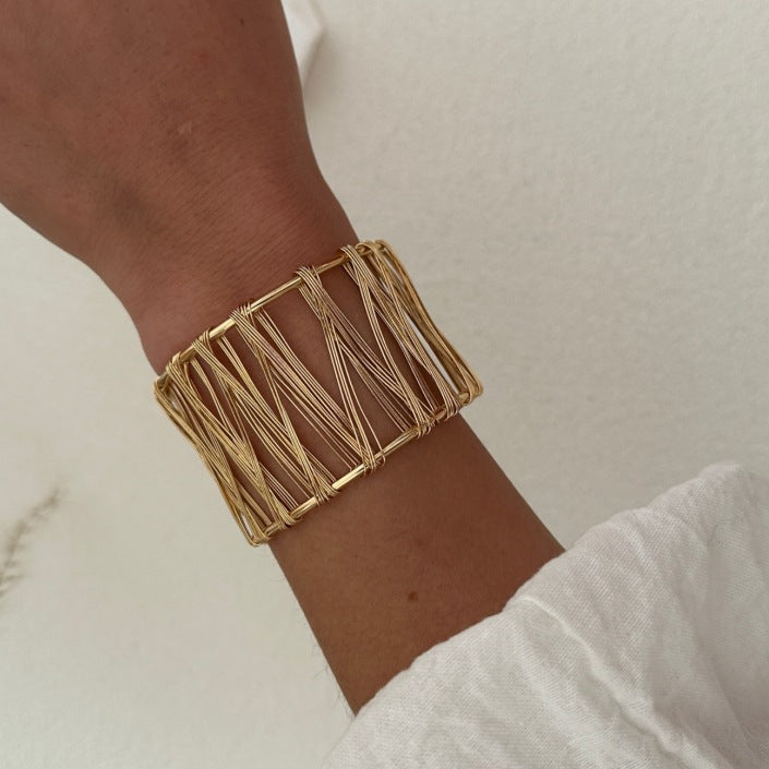 Exaggerated Brushed Plated Alloy C-Shape Bracelet