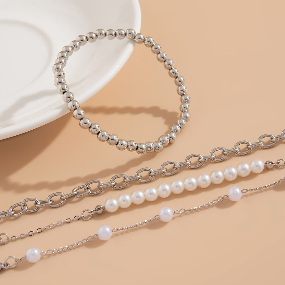 Set di bracciali da donna Ins Style geometrici e con perle a più strati, con dettagli a catena
