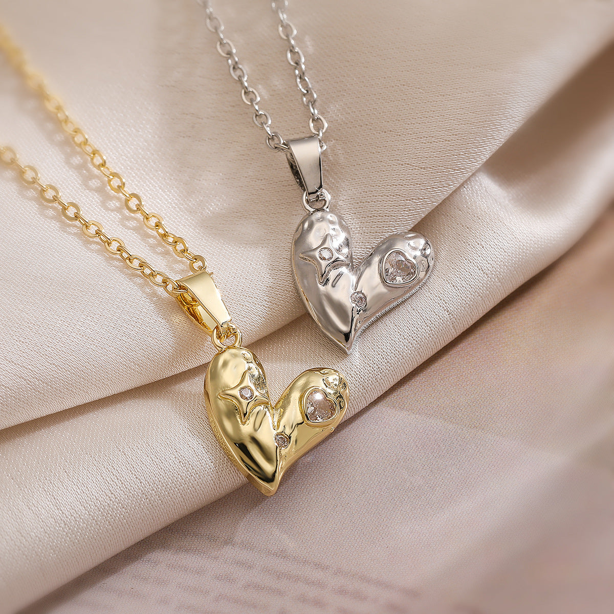 Collana minimalista da donna con pendente a cuore in rame, placcato oro vero e intarsio in zirconi