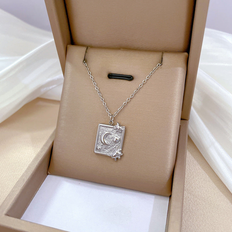 Collar colgante geométrico de titanio y acero minimalista vintage para mujeres y hombres con acabado chapado en oro y cadena de medallón con motivo floral