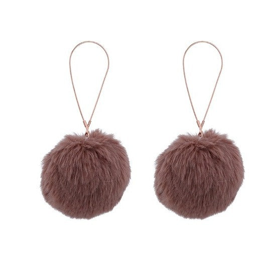 Orecchini pendenti da donna rotondi in peluche con forme geometriche dolci