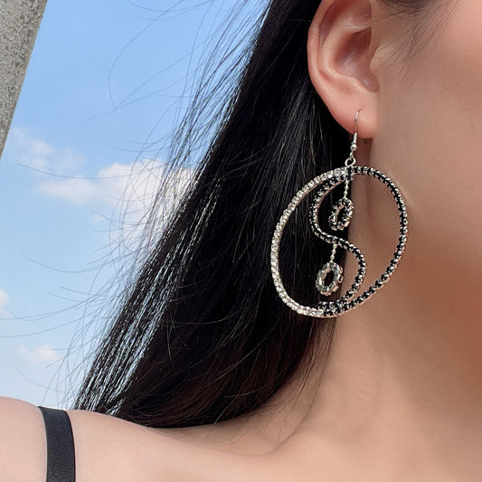 Pendientes de botón geométricos Yin Yang vintage para mujer con metal galvanizado y detalles de diamantes de imitación