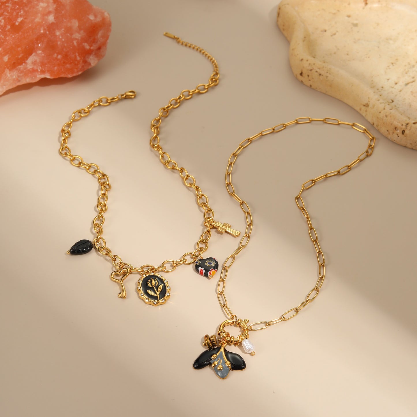 Fashionable Minimalist Black Enamel Floral Pendant Necklace in Stainless Steel for Women