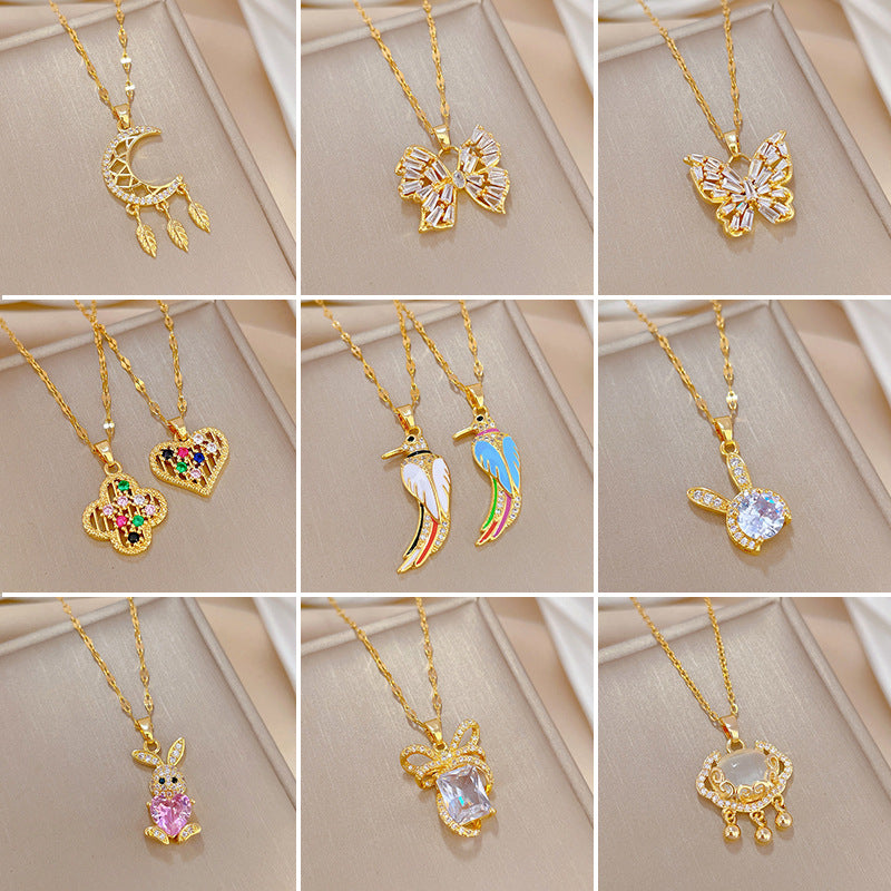Collana Minimalista con Catena a Labbra in Acciaio al Titanio con Pendente in Rame e Intarsio di Strass