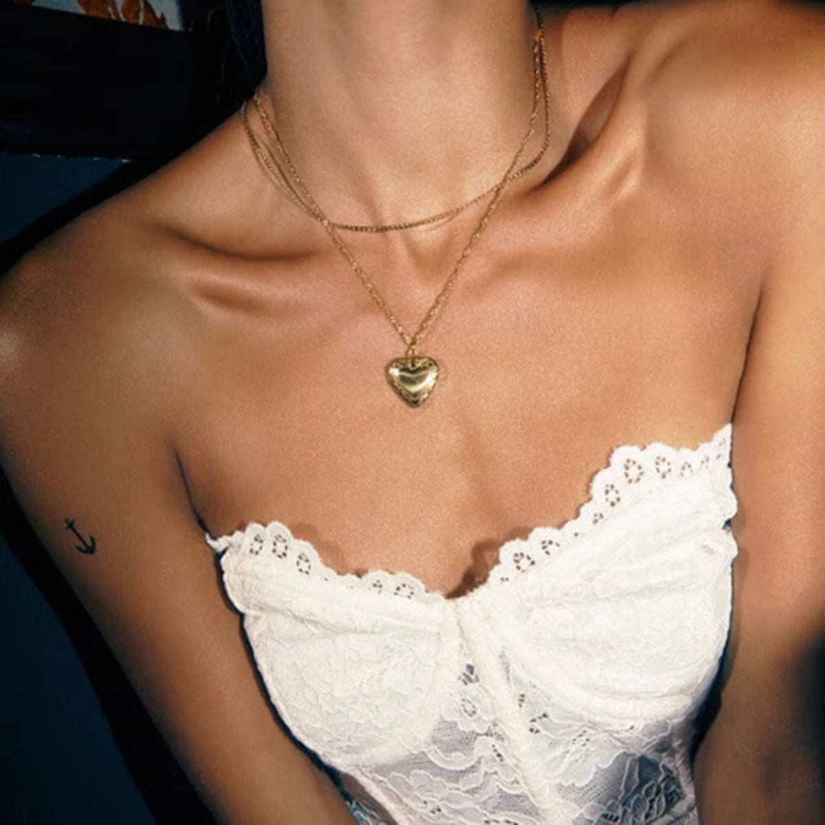 Collana Pendente Minimalista a Cuore in Acciaio al Titanio con Finitura Placcata per Donna, Catena a Medaglione in Acciaio Inossidabile