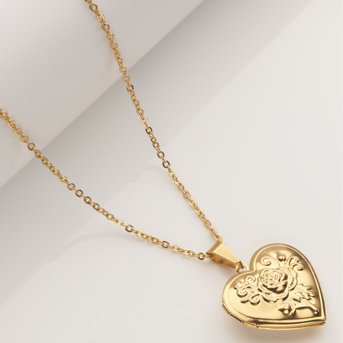 Luxury Rose-Shaped Opening Photo Frame Pendant Necklace in Stainless Steel with Polished Finish for Unisex Daily Wear