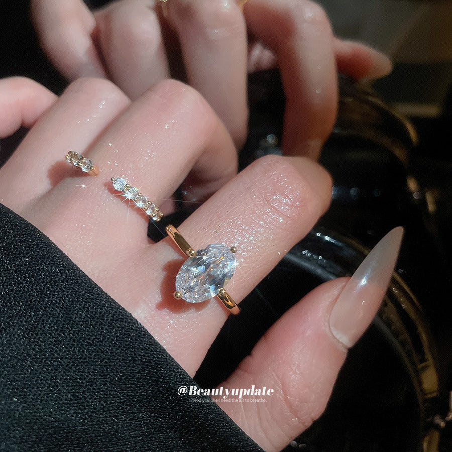 Anello aperto geometrico ovale minimalista di lusso con intarsio in zircone da donna, fascia versatile e alla moda per l'indice