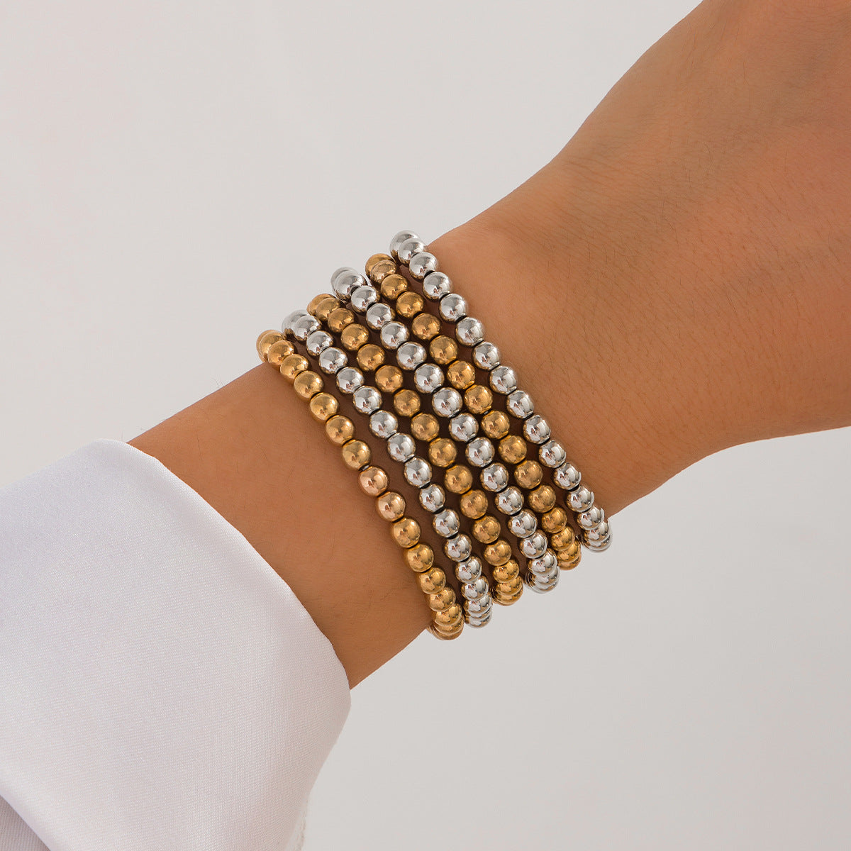Pulsera elástica minimalista para mujer con perla de imitación en forma de corazón y acabado chapado, ideal para combinar con otras joyas