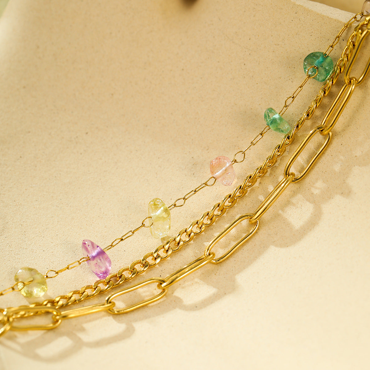 Conjunto de pulseras apilables minimalistas de tres capas de acero de titanio con chapado en oro de 18 quilates y detalles de piedras naturales coloridas para mujer