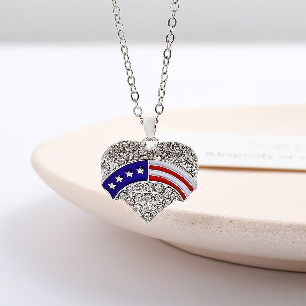 Minimalist Rhinestone Inlaid Heart & Wing Pendant Zinc Alloy Necklace with Cable Chain