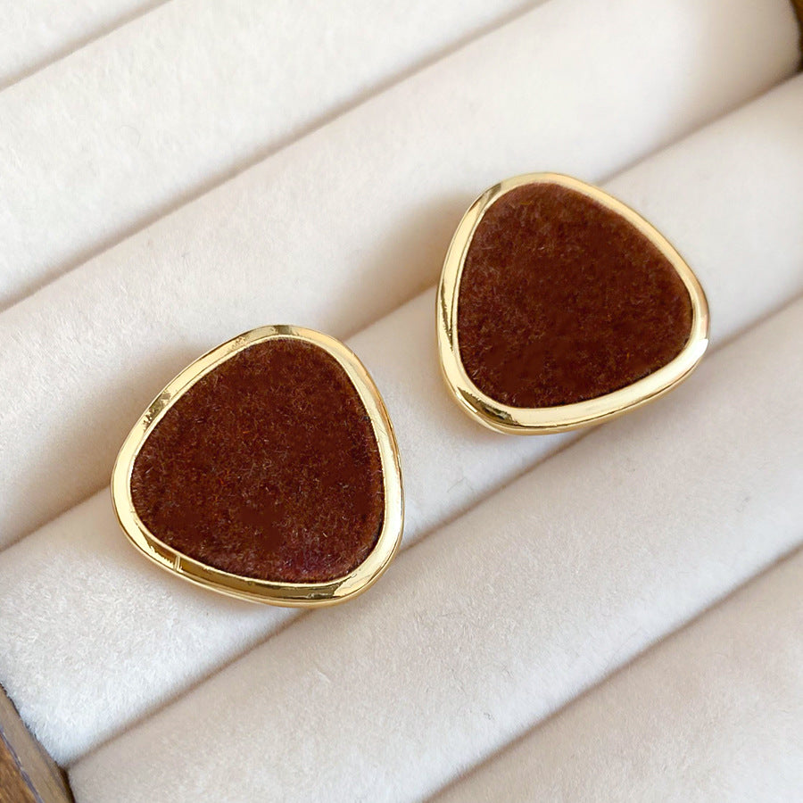 Pendientes de botón triangulares retro minimalistas en plata con postes de acero chapado para mujer