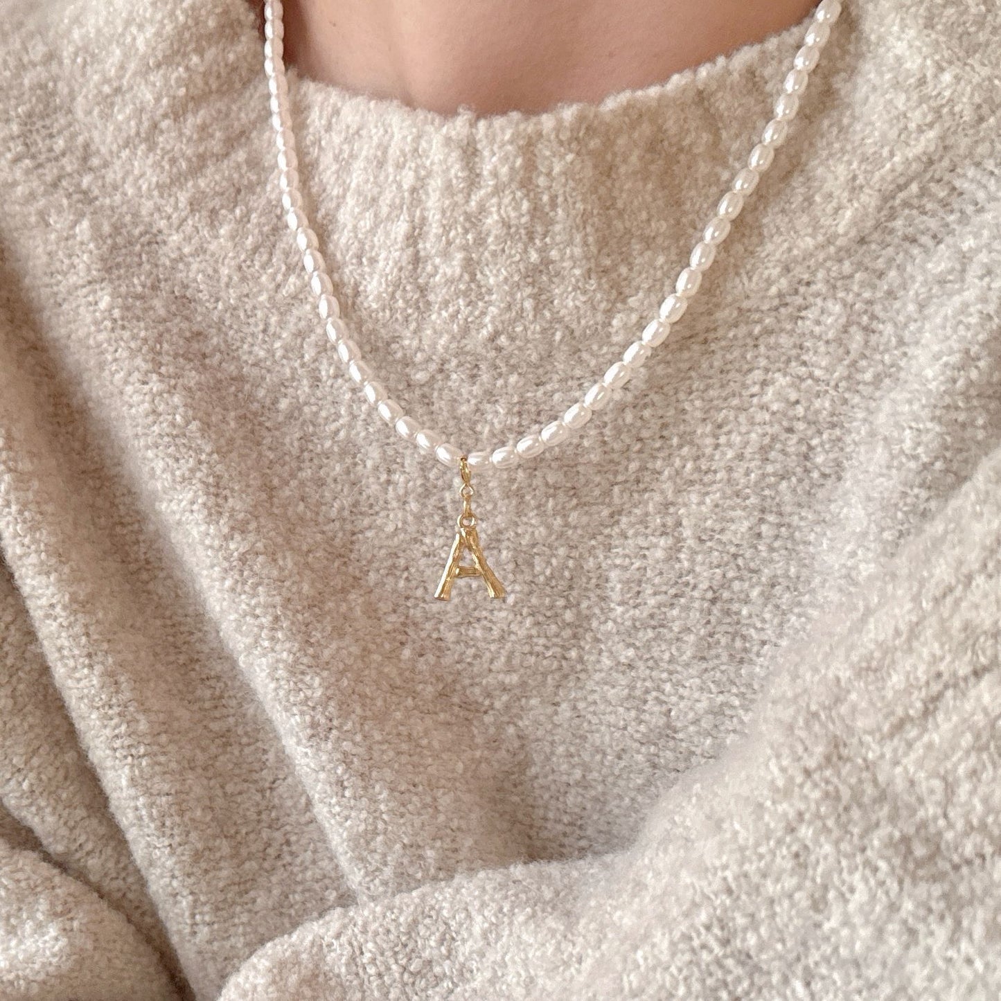 Collana pendente minimalista vintage alla francese con perle di cristallo a chicco di riso in argento sterling 925 con texture di bambù e design a lettera per donna