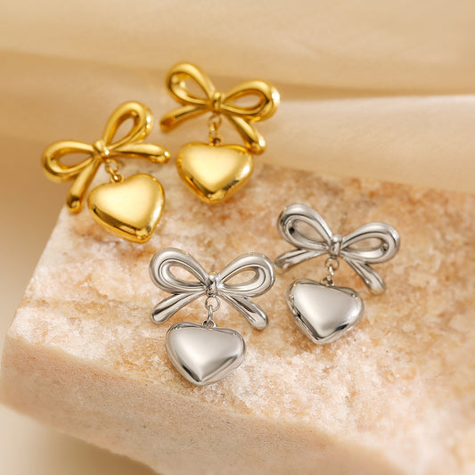 Orecchini minimalistici in acciaio inossidabile a forma di fiocco e cuore da donna