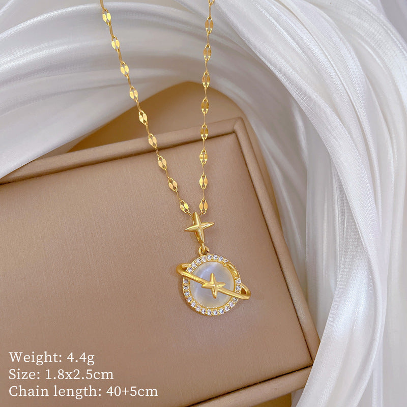 Collana con ciondolo a forma di pianeta in pietra occhio di gatto geometrica in stile cartone animato per donna in acciaio al titanio con incastonatura micro-pavé