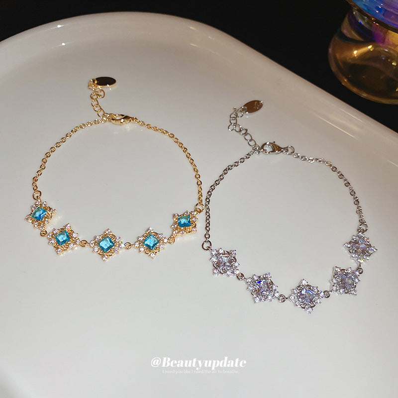 Elegante bracciale geometrico quadrato in zirconia per donna in rame e plastica con inserti floreali, alla moda e minimalista per l'ufficio
