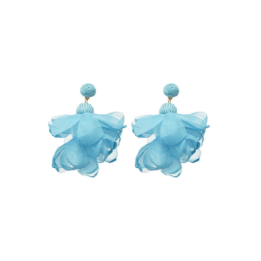 Orecchini a perno floreali fatti a mano in acciaio per donna con accenti in chiffon e rafia, gioielli per le orecchie lussuosi, leggeri, dolci ed eleganti, in stile vacanziero