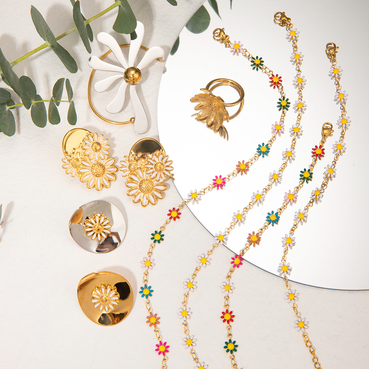 18K Gold Plated Stainless Steel Floral Daisy Necklace for Women