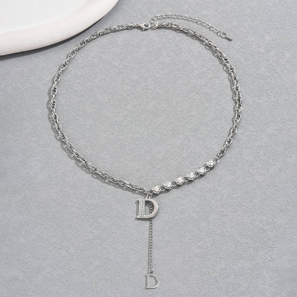 Collana con pendente a lettera, stile minimalista, da donna, con zirconi cubici incastonati su catenina in rame