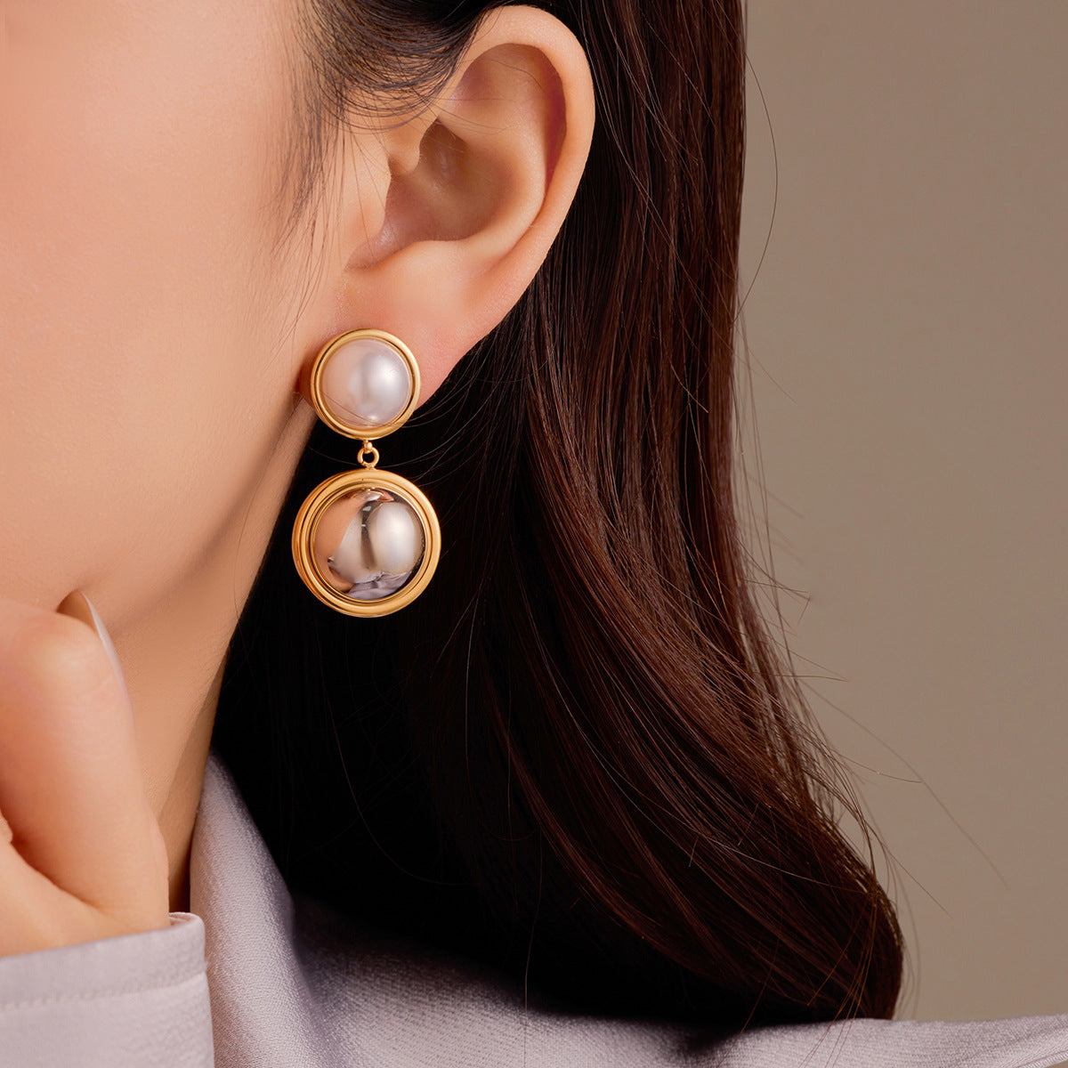 Vintage Style Round Pearl Stainless Steel Stud Earrings for Women with Plated Finish