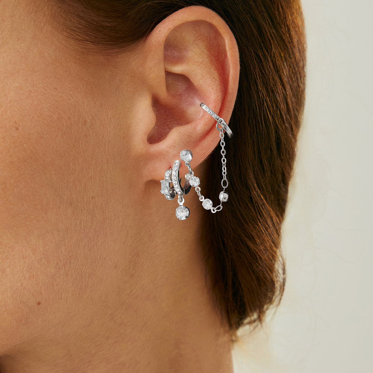 Pendientes de aleación geométrica minimalistas con microdiamantes de imitación pavé y parte trasera con borlas de cadena para mujer