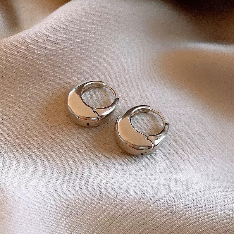 Aretes Geométricos Minimalistas de Cobre con Acabado Chapado para Mujer Pendientes Modernos y Versátiles