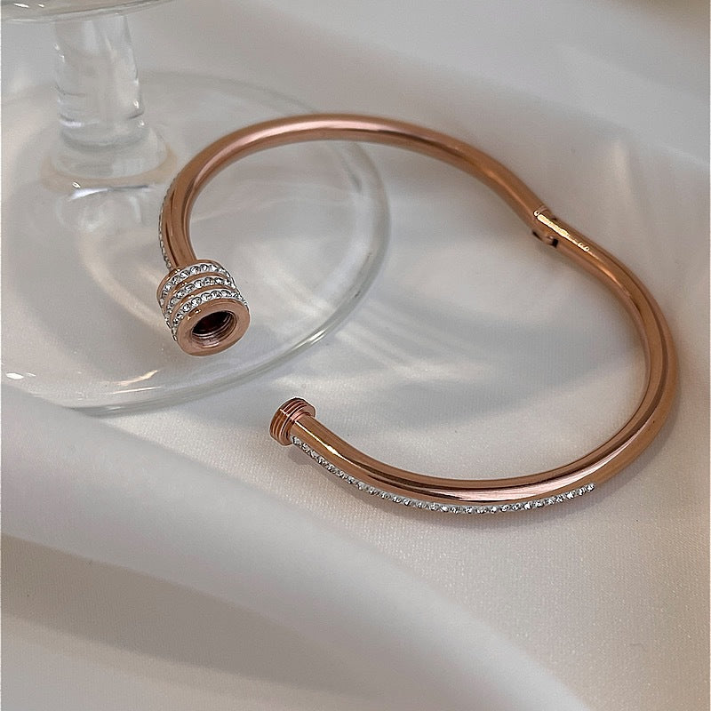 Minimalist Oval-Shaped Titanium Steel Bracelet for Women with Plated Finish, Elegant and Versatile Luxury Hand Jewelry