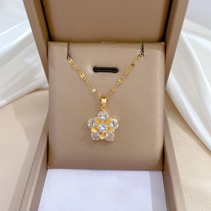 Collana Minimalista con Catena a Labbra in Acciaio al Titanio con Pendente in Rame e Intarsio di Strass