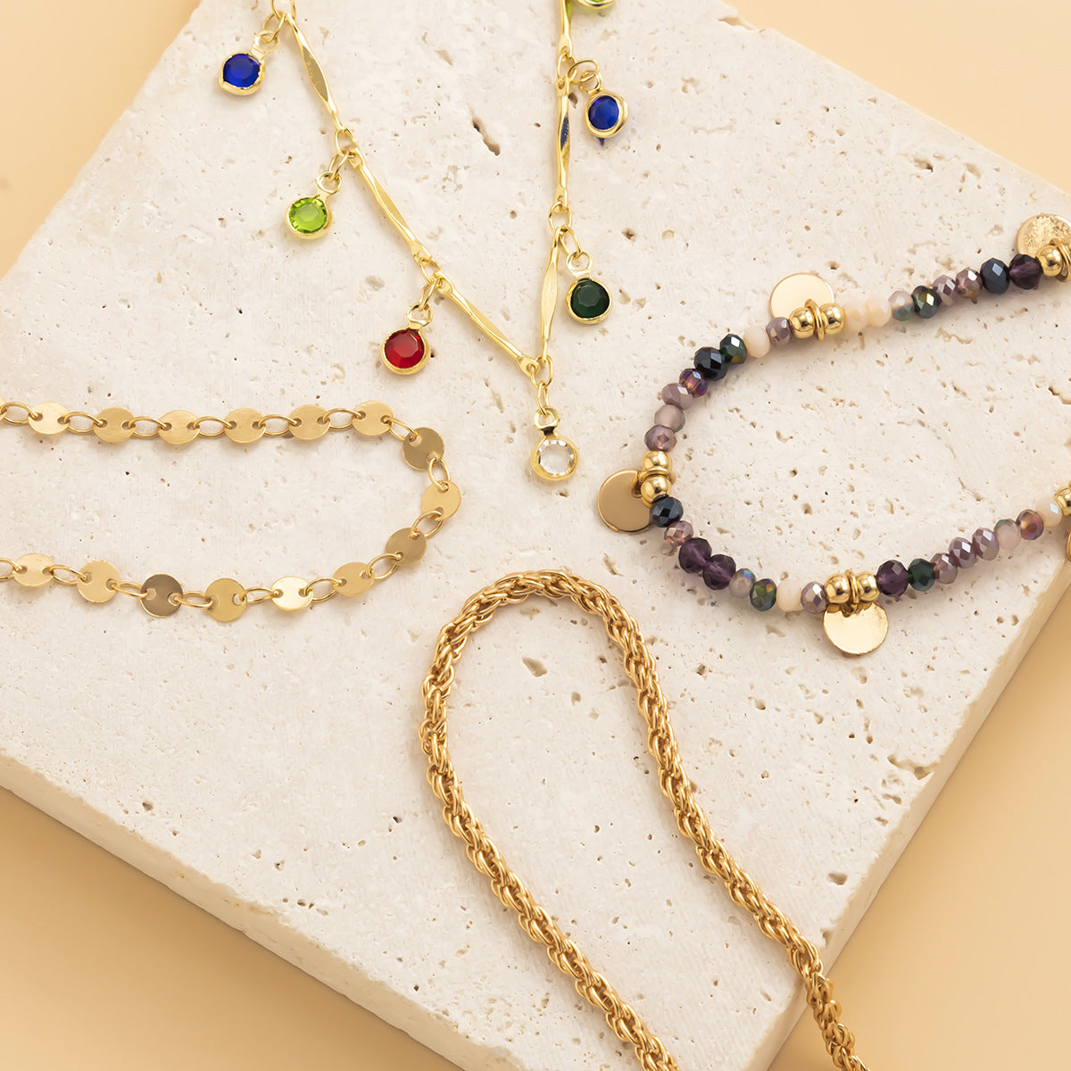 Collana Pendente Etnico Geometrico Vintage con Nappa e Dettagli Perlinati su Catena Serpentina in Lega Placcata Oro da Donna