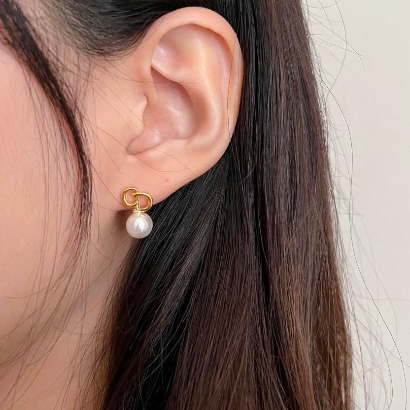Orecchini a perno a forma di lettera, dolci e minimalisti, da donna in argento sterling 925 con accenti di perle