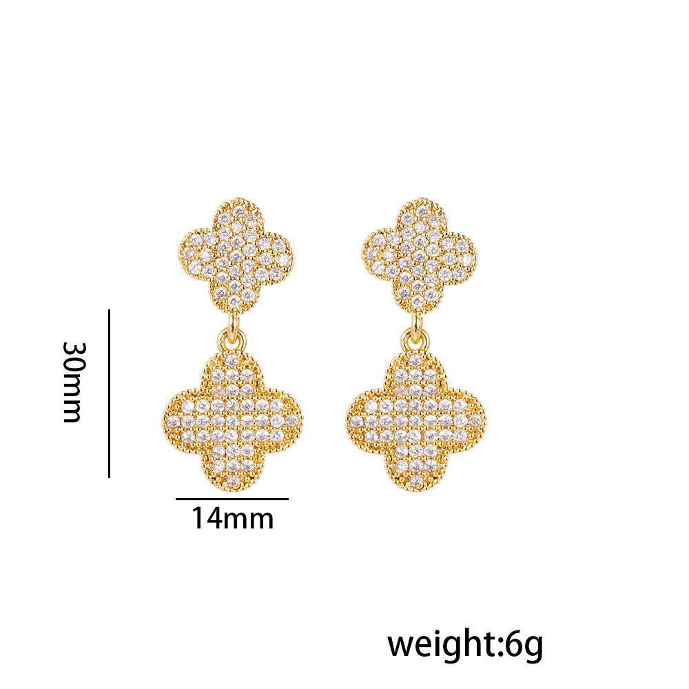Orecchini a perno a quadrifoglio minimalistici e moderni in rame con zirconi micro-incastonati, placcati sottovuoto ipoallergenici per donna