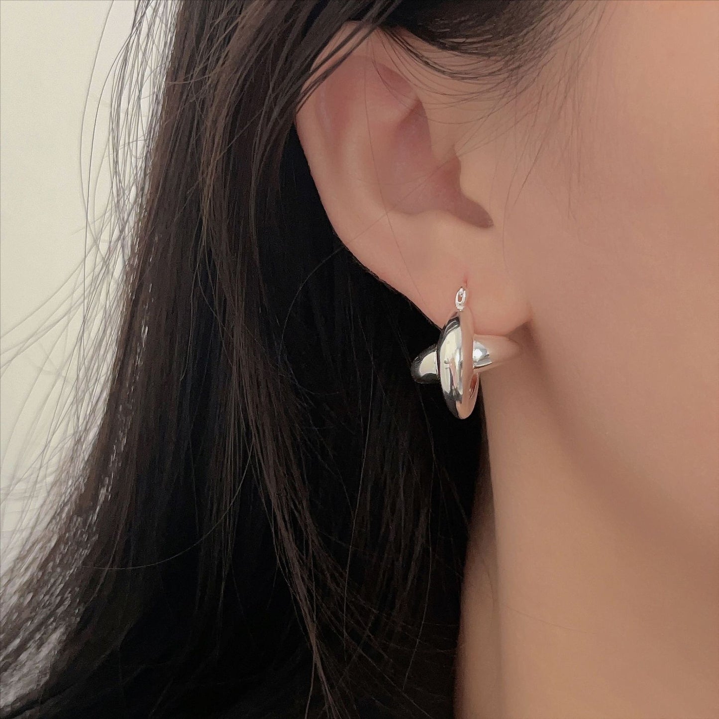 Pendientes geométricos minimalistas coreanos de líneas cruzadas para mujer en plata de ley 925 con acabado chapado