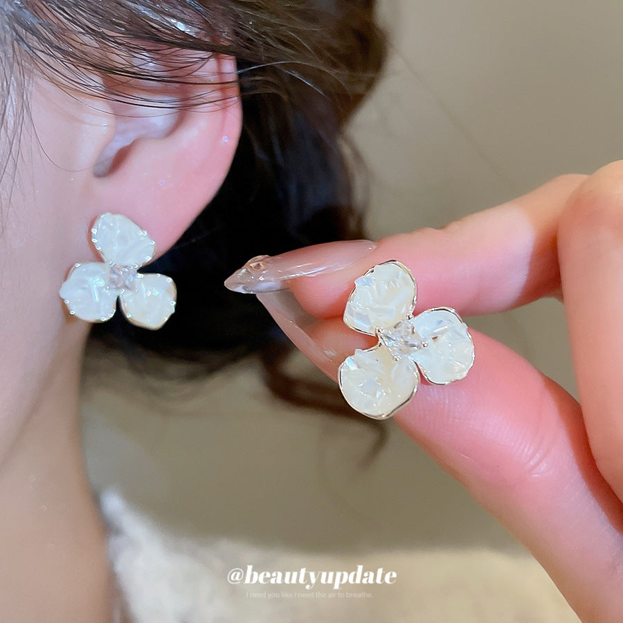 Aretes Elegantes de Concha Floral con Incrustaciones de Circón para Mujer, Accesorio de Moda de Lujo