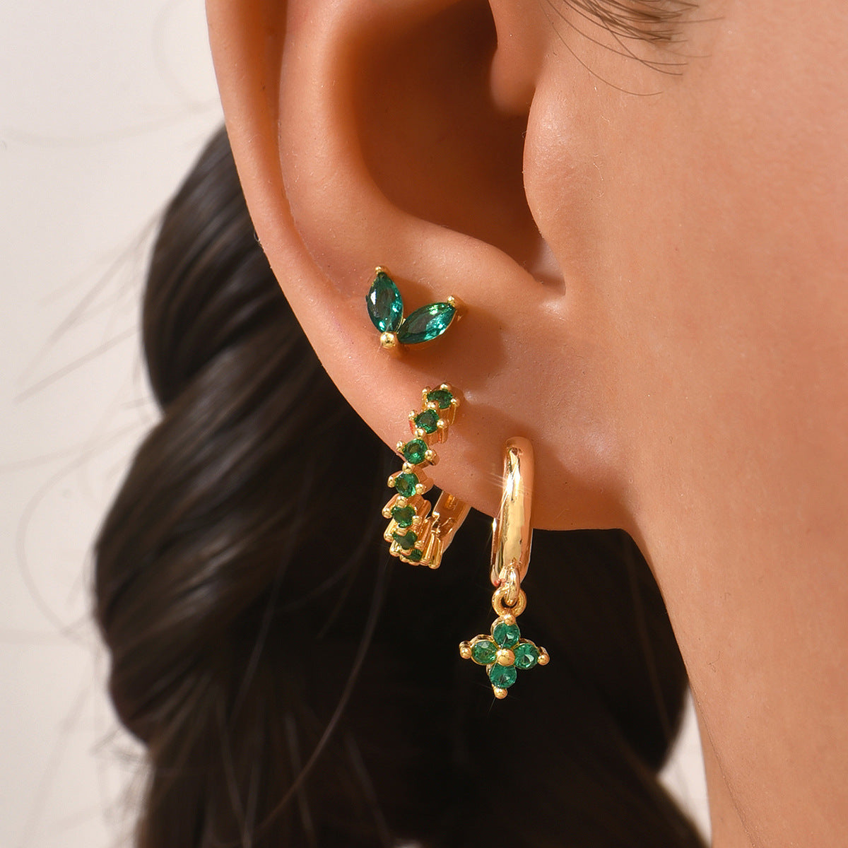 Aretes Minimalistas Geométricos con Incrustaciones de Zirconia en Base de Cobre y Postes de Acero Inoxidable para Mujer