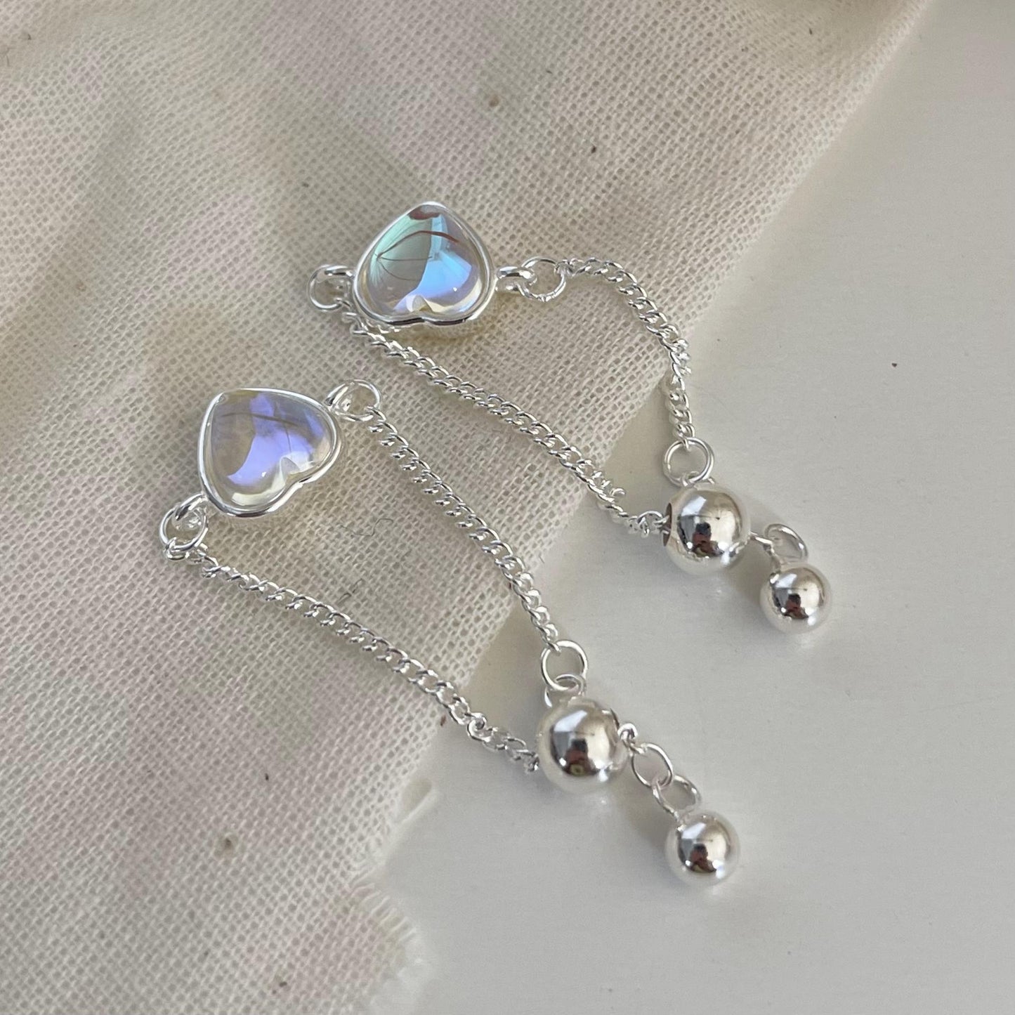 Anillo minimalista de plata de ley 925 con forma de corazón e incrustaciones de diamantes de imitación AB para mujer