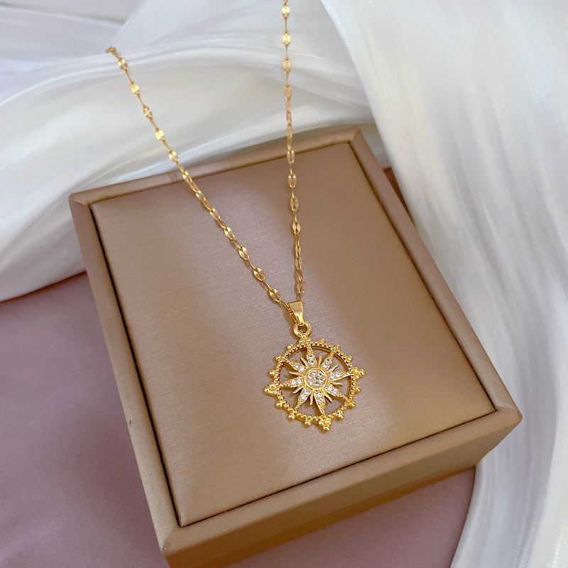 Collar de lujo de acero de titanio con microincrustaciones de diamantes de imitación en forma de estrella de ocho puntas para mujer con colgante de cobre chapado en oro y cadena ajustable