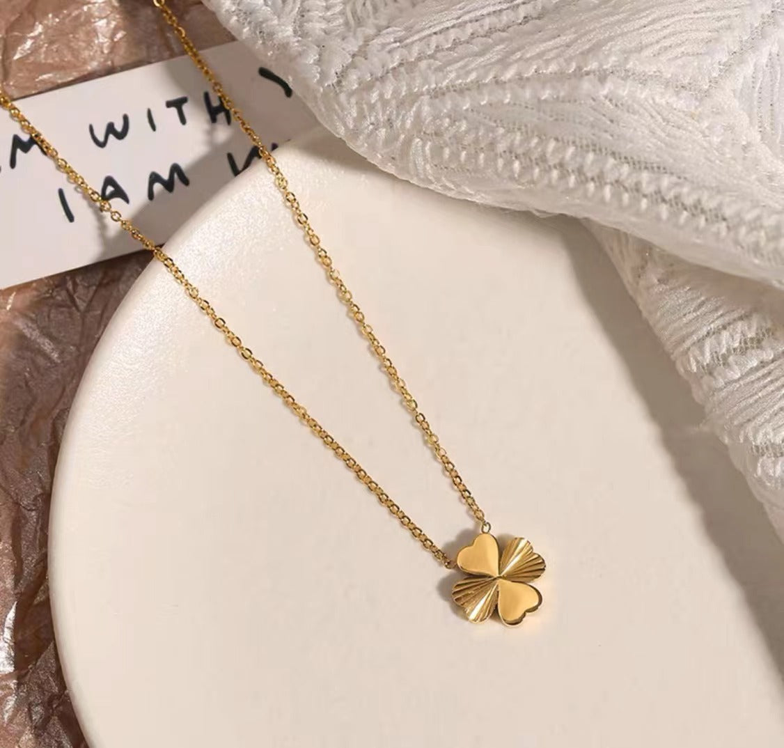 Luxury 18K Gold Plated Four-Leaf Clover Titanium Steel Necklace for Women O-Chain Pendant