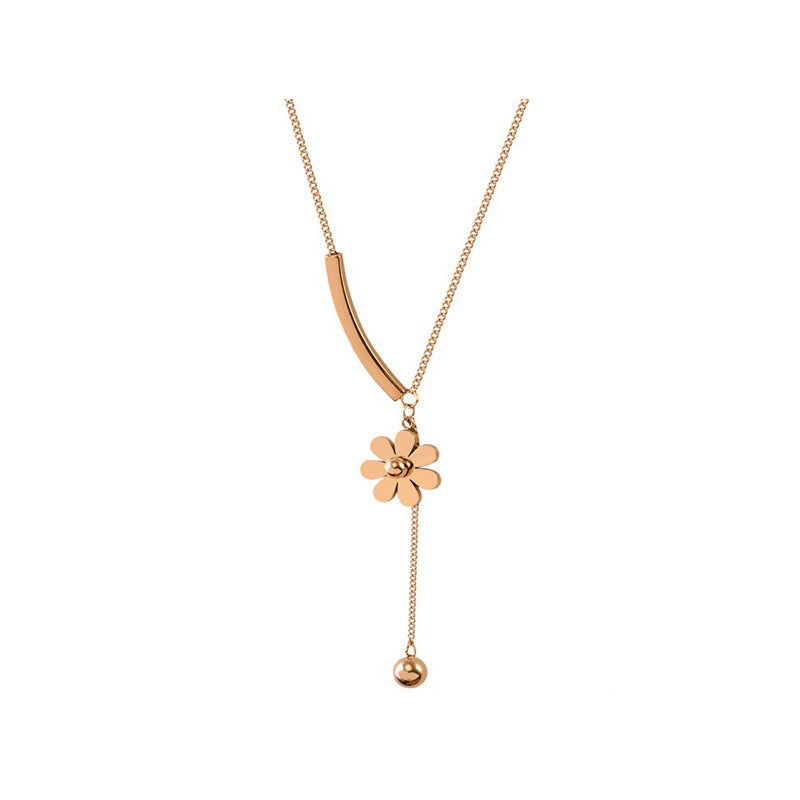 Fashionable Daisy Pendant Necklace for Women in Titanium Steel with Gold Plating and Fringe Detail on O-Chain