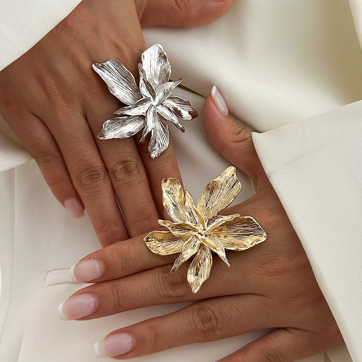 Anello aperto con fiore a cinque petali geometrico irregolare personalizzato con finitura in lega placcata